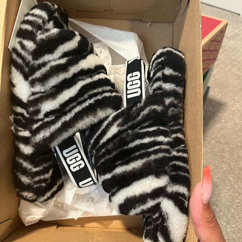 Girls size 2 uggs